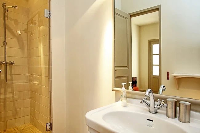 Luxurious Villa Perched at the foot of Grand Luberon