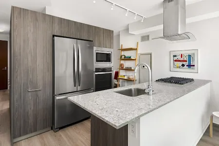 E Illinois Street Serviced Apartment