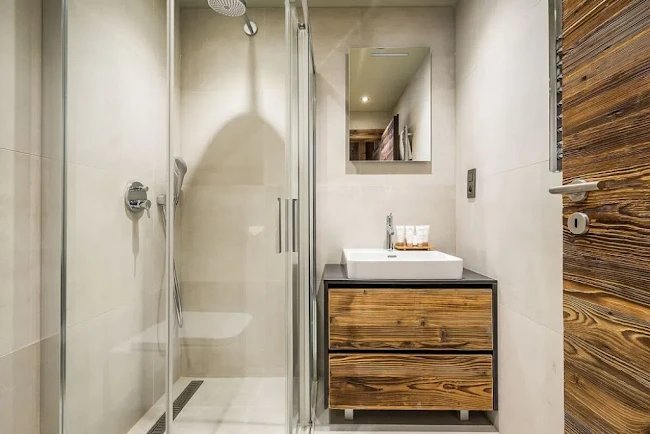 ENCHANTING CHALET WITH JACUZZI IN LES GETS