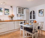 Urbanizacion Pinos de Aloha Serviced Apartment