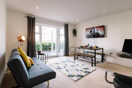 Living area at Palmerston House 2 Bedroom Apartments, Reading - 2 Bathroom with Parking