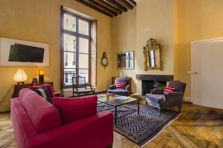 AN EXQUISITE VINTAGE PIED A TERRE MARAIS