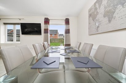 Heathrow Living Holywell Serviced House