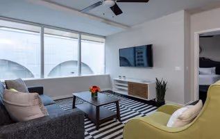Akard Street Serviced Apartment