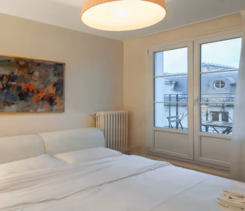 IMPECCABLE LOCATION IN THE HEART OF HISTORICAL AND TRENDY MARAIS