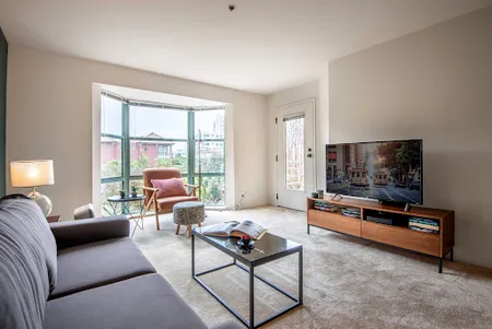 Brannan St Apartment