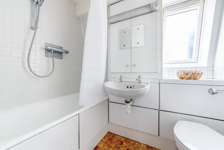 Bathroom at Shorts Gardens