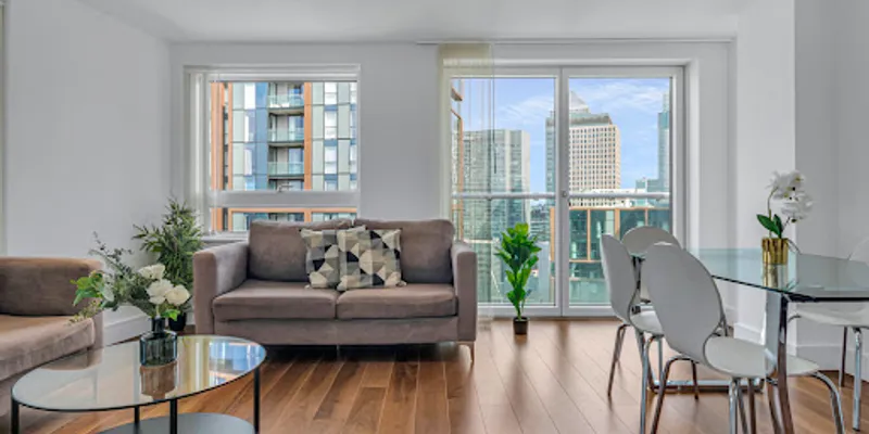 Living room at Talisman &amp; Duckman Tower at Canary Wharf by MySquare