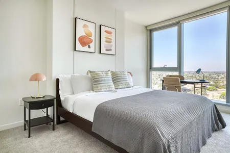 East Ocean Blvd Serviced Apartment