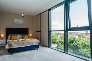 The Glass House VIP Luxury Duplex Stay - Gym, Cinema & Gaming room