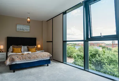 The Glass House VIP Luxury Duplex Stay - Gym, Cinema & Gaming room