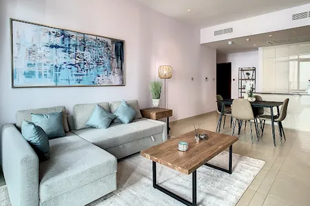 Elegant One Bedroom apartment With Marina Views