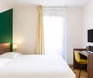 Superior bedroom in Carrieres Sous Poissy , Champs Elysees