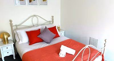 Stylish & Unique 4-bedroom home in Swansea