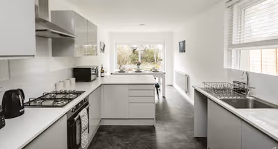 Elegant and Spacious 5 bed house with parking !!