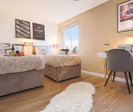 Luxury 4 Bedroom House - Sleeps 9 - Free Parking, Fast Wifi, SmartTV with Netflix by Yoko Property