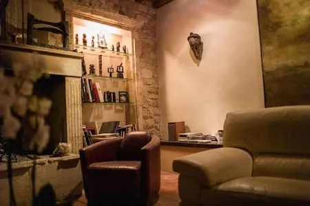 An Artsy and Elegant Villa Retreat in Tarascon