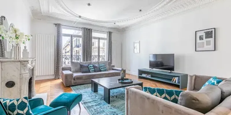 200 SQM HIGH END FASHION, AVENUE DES CHAMPS ELYSEES - A HAUTE COUTURE ABODE