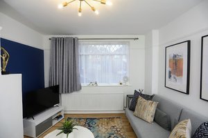 03 Bedroom Hillingdon House in Uxbridge
