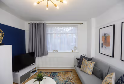 03 Bedroom Hillingdon House in Uxbridge