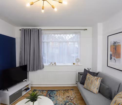 03 Bedroom Hillingdon House in Uxbridge