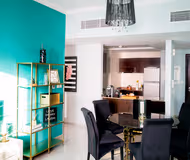 Designer Marina Apartment With Spectacular Canal View