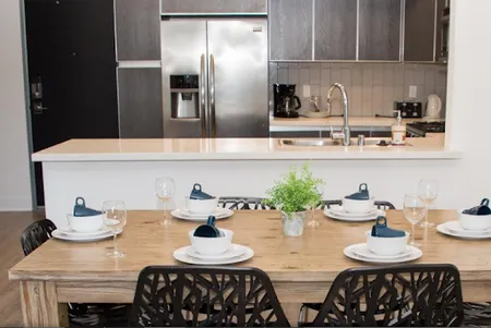3BR Fully Furnished Apartment in N Poinsettia Pl