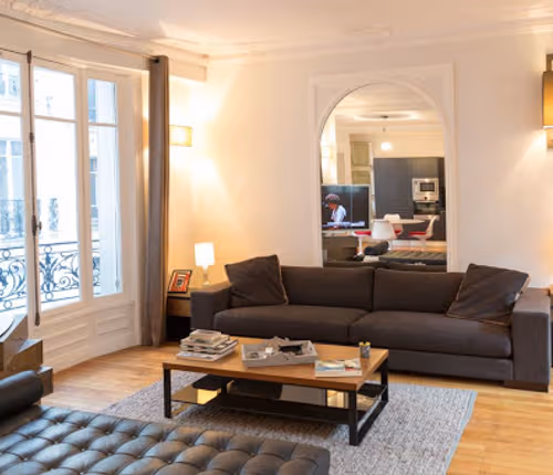 110M2 LUXURY AT ONLY 2 STOP WITH THE METRO LINE 1 TO THE CHAMPS ELYSÉE