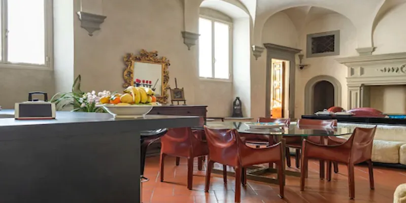 FLORENTINE RESIDENCE WITH HAND PAINTED FRESCOES