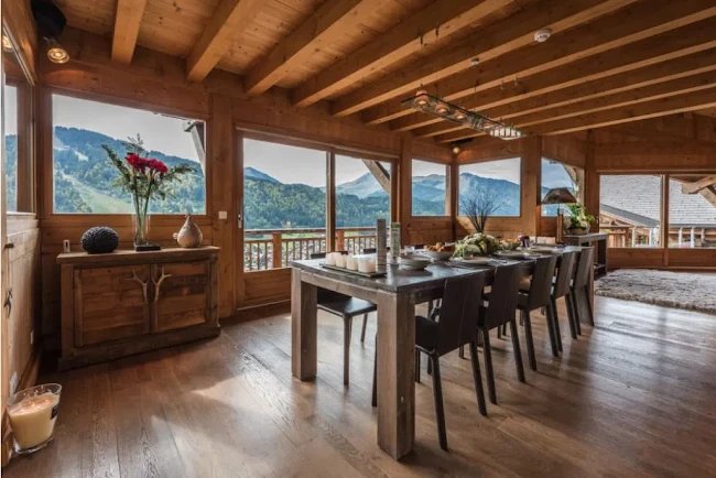 OVERLOOKING THE RELENTLESSLY BREATHTAKING VIEW-LUXURY CHALET IN MORZINE