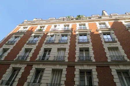A PARISIAN HOME IN THE HEART OF 15TH
