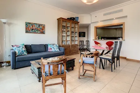 Cosy Al Hallawi Shoreline Apartment