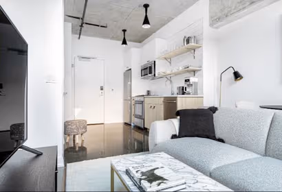 W Chicago Ave Serviced Apartment