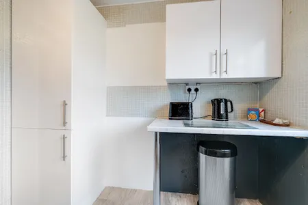 Bourne Court Attractive 1 bedroom Apt by MDPS