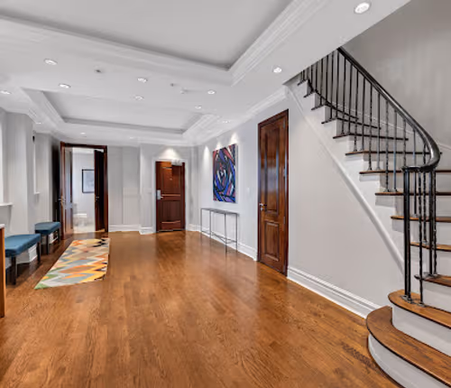 East Serviced Apartment