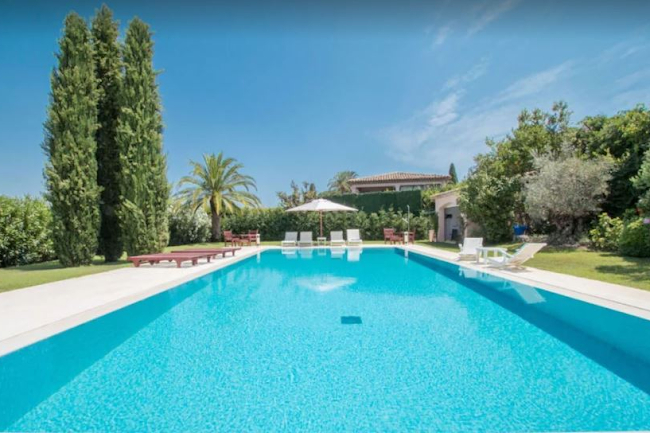 A 350m2 Magnificent Villa With Private Swimming Pool in Private Domain