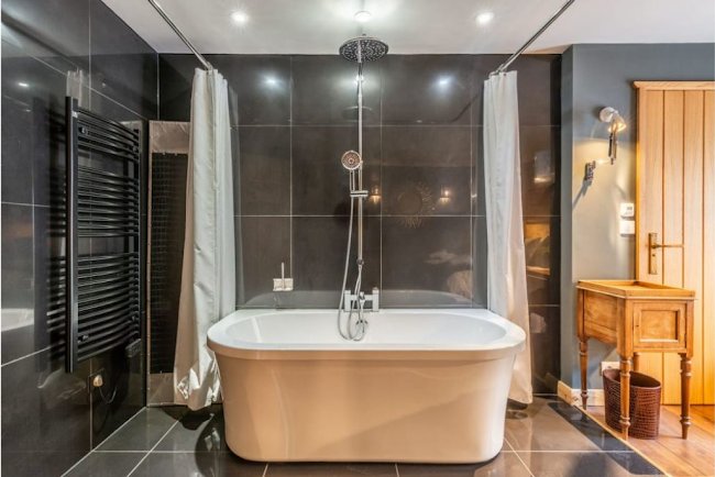 TRADITIONAL LUXURY ALPINE CHALET IN MORZINE