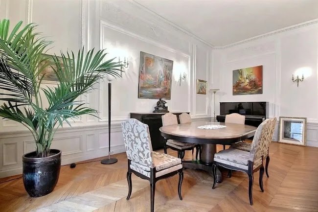 LIVE THE URBAN LIFESTYLE YOU CRAVE AT CHAMPS ELYSEES