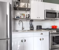 Fully equipped kitchen at East Adams Street #1015 Serviced Apartment, The Loop