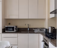 Bright 1 Bedroom Apartment