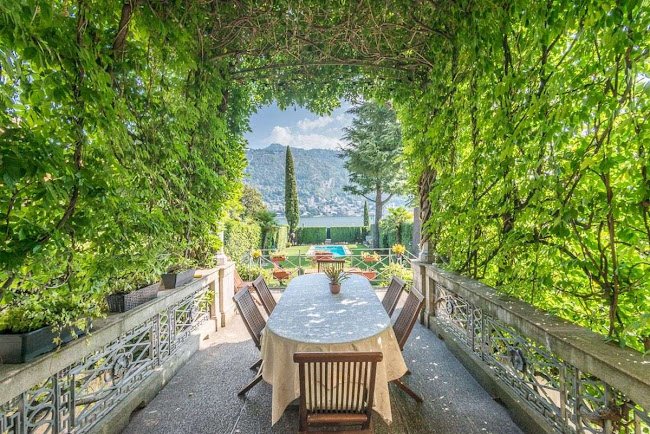 LAKE COMO HISTORIC LUXURY VILLA- 1200M2 OF PURE SPLEDOUR
