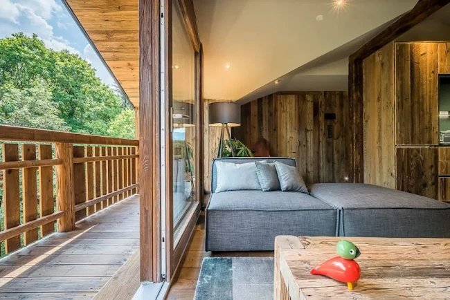 ENCHANTING CHALET WITH JACUZZI IN LES GETS
