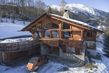 A Gorgeous Traditional Chalet Castor