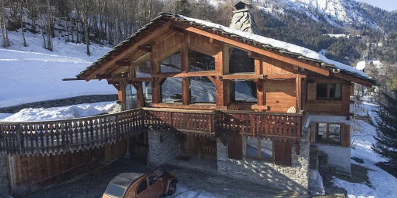 A Gorgeous Traditional Chalet Castor