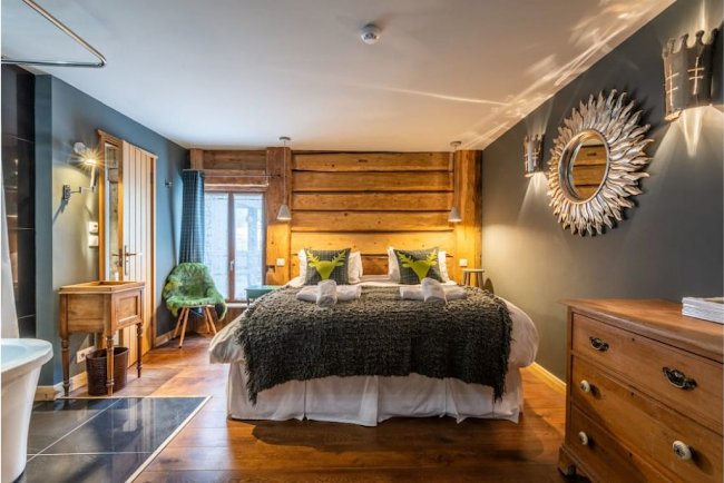TRADITIONAL LUXURY ALPINE CHALET IN MORZINE