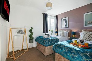Petworth House - Close to CMK - Parking & Garden