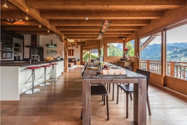 OVERLOOKING THE RELENTLESSLY BREATHTAKING VIEW-LUXURY CHALET IN MORZINE
