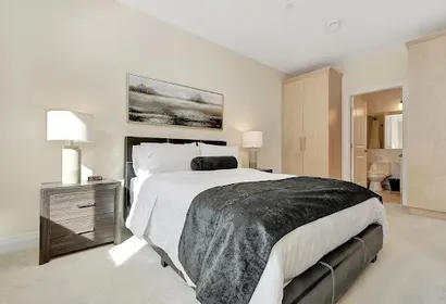 Canadian Shield Ave Serviced Apartment