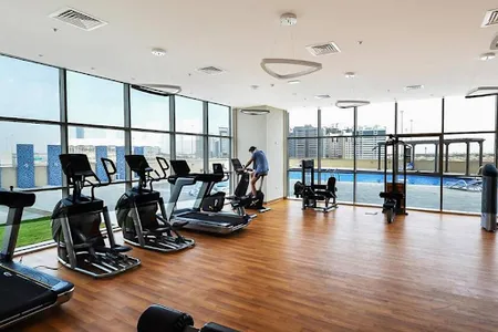 Elegant One Bedroom apartment With Marina Views