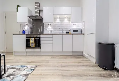 Contemporary 2Bedroom/2Bathroom Apartment in Harwoods Road